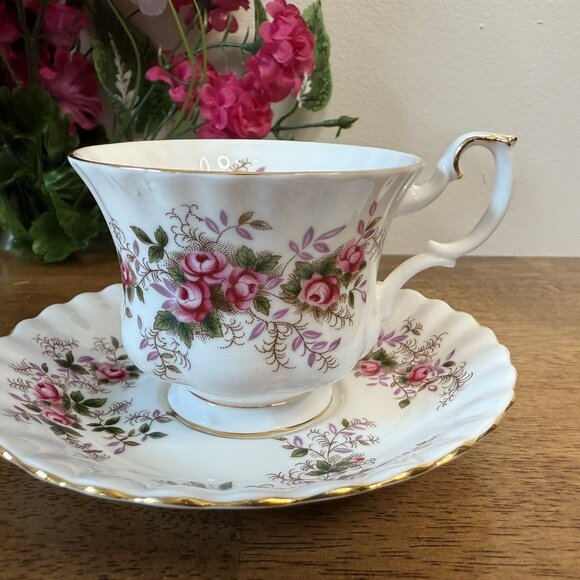 Royal Albert Lavender Rose Teacup and Saucer Set of 4 Vintage Bone China Floral - Picture 3 of 12